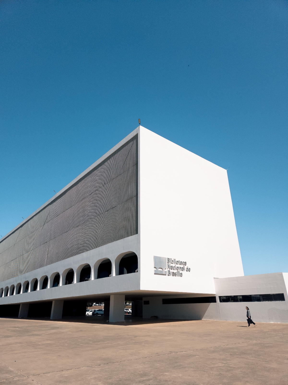 Biblioteca Nacional de Brasília Leonel de Moura Brizola Fotos: Andre Moura Filipe Coelho #arquitetura… Imagem 1 de 3 da publicação de Taco&Teia no Keenz