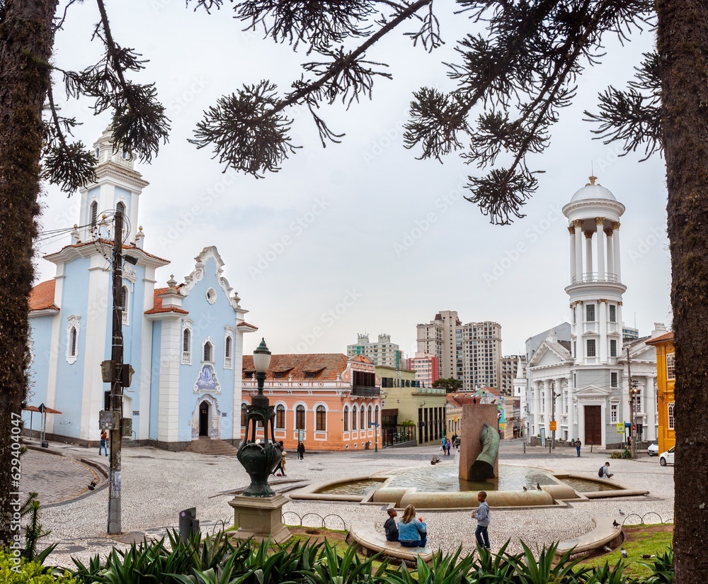Largo da Ordem, em Curitiba. Foto do lugar no Keenz